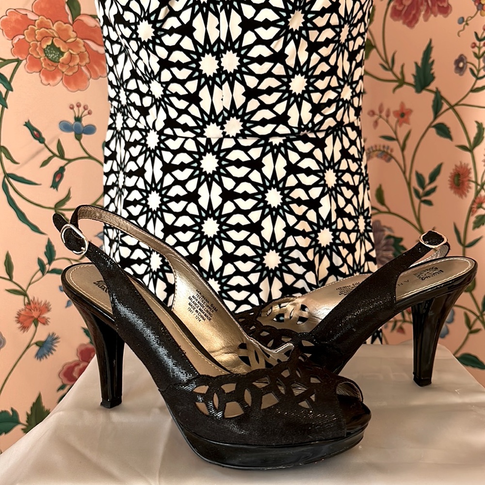 ANNE KLEIN Peep Toe Black Slingbacks